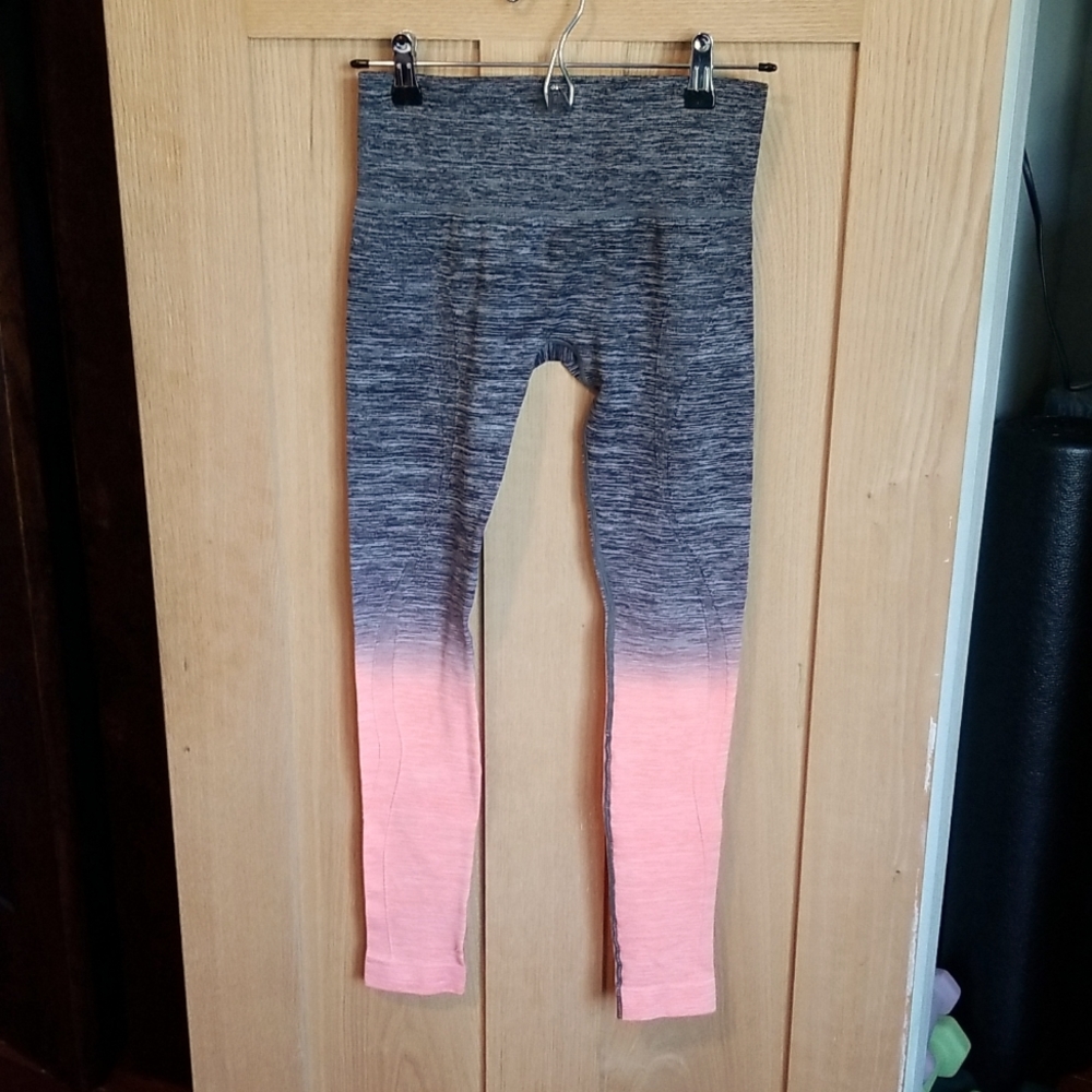 electric yoga gray and coral ombre leggings. XS/S